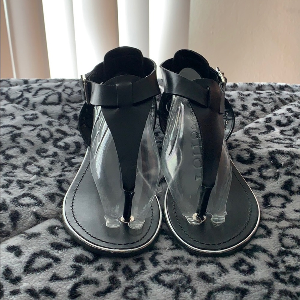 Black thong sandals